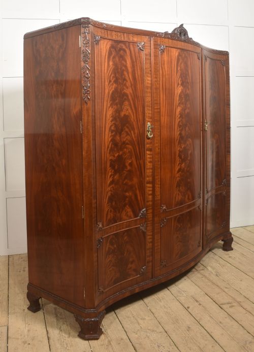 MAHOGANY THREE DOOR COMPACTUM WARDROBE - ADDITIONAL PHOTO 8