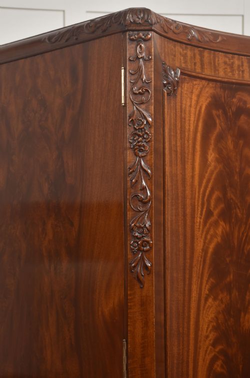 MAHOGANY THREE DOOR COMPACTUM WARDROBE - ADDITIONAL PHOTO 10