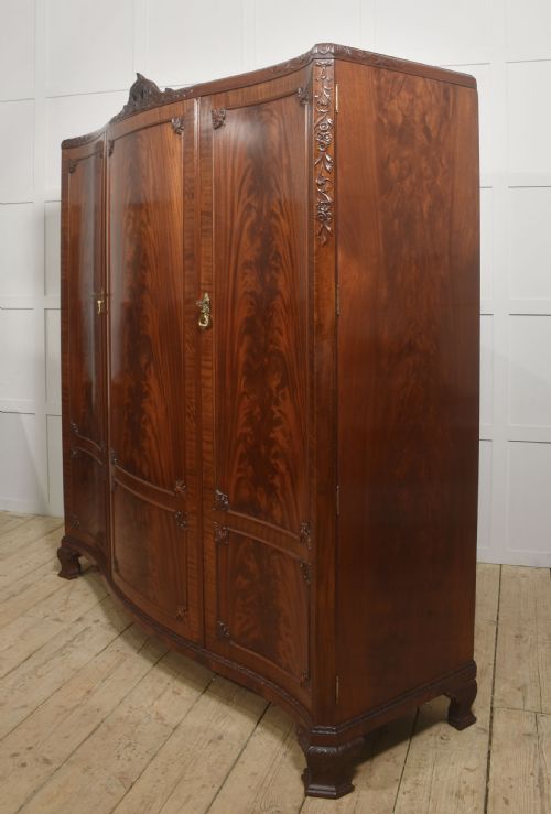MAHOGANY THREE DOOR COMPACTUM WARDROBE - ADDITIONAL PHOTO 14