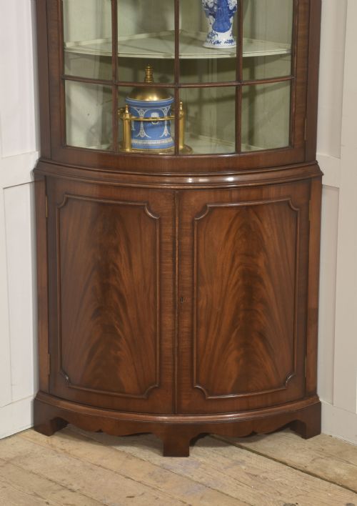 GEORGIANSTYLE MAHOGANY CORNER DISPLAY CABINET WITH ASTRAGAL GLAZED DOOR - ADDITIONAL PHOTO 2