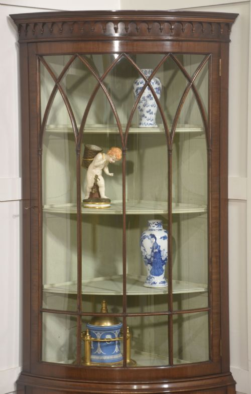 GEORGIANSTYLE MAHOGANY CORNER DISPLAY CABINET WITH ASTRAGAL GLAZED DOOR - ADDITIONAL PHOTO 3
