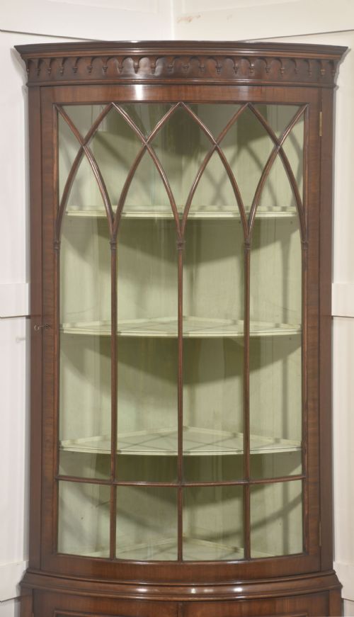 GEORGIANSTYLE MAHOGANY CORNER DISPLAY CABINET WITH ASTRAGAL GLAZED DOOR - ADDITIONAL PHOTO 7