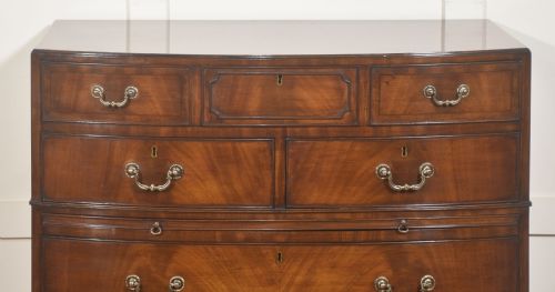 GEORGE III STYLE MAHOGANY SERPENTINE CHEST OF DRAWERS - ADDITIONAL PHOTO 1