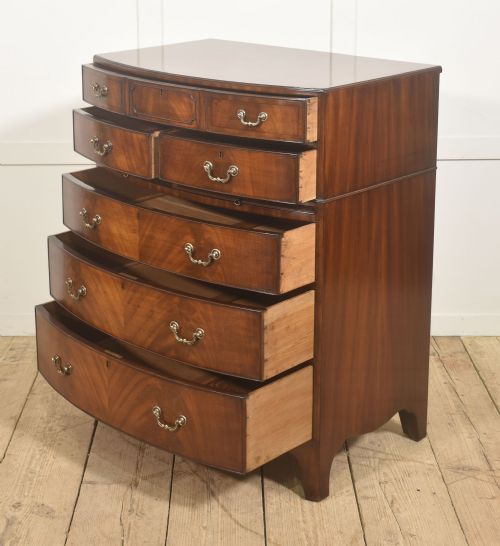 GEORGE III STYLE MAHOGANY SERPENTINE CHEST OF DRAWERS - ADDITIONAL PHOTO 6