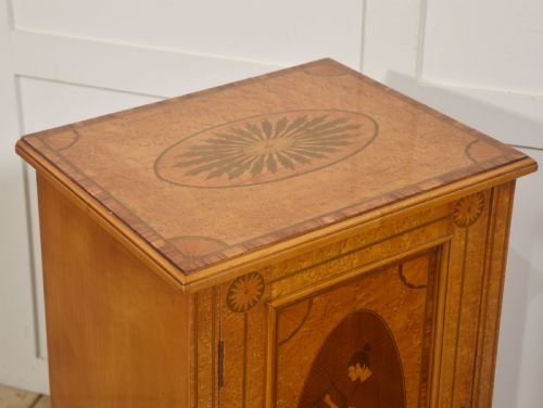 PAIR OF NEOCLASSICAL REVIVAL MARQUETRY BEDSIDE CABINETS - ADDITIONAL PHOTO 3