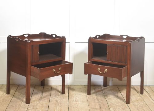 PAIR OF MAHOGANY BEDSIDE CABINETS - ADDITIONAL PHOTO 3