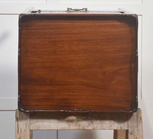 PAIR OF MAHOGANY BEDSIDE CABINETS - ADDITIONAL PHOTO 7