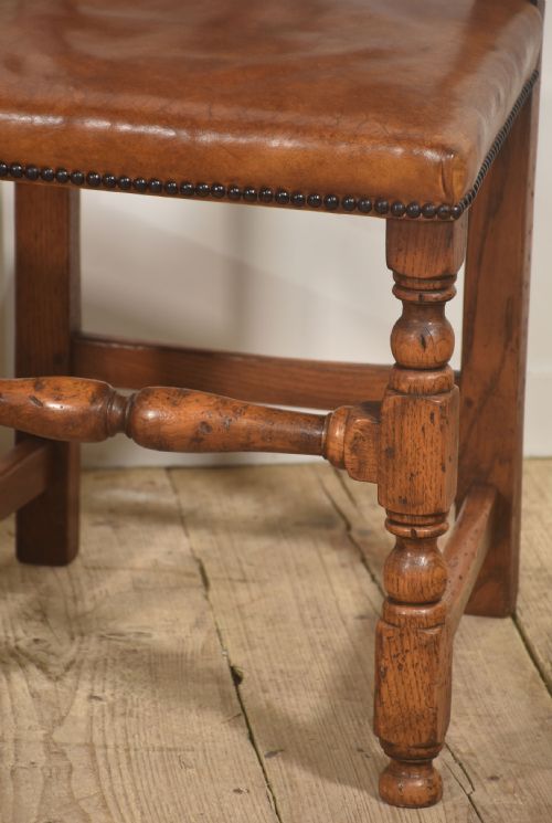 SET OF EIGHT OAK DINING CHAIRS WITH LEATHER UPHOLSTERY - ADDITIONAL PHOTO 6
