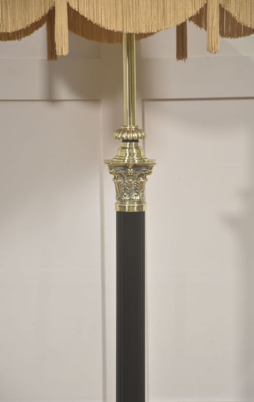 NEOCLASSICAL BRASS AND BLACK COLUMN STANDARD LAMP WITH ADJUSTABLE STEM - ADDITIONAL PHOTO 4