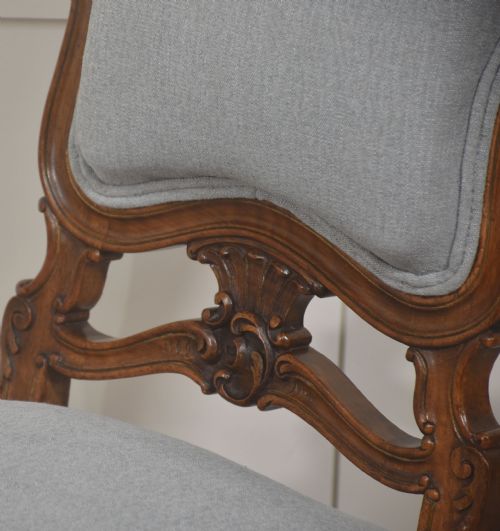PAIR OF CARVED WALNUT LOUIS XV STYLE SIDE CHAIRS - ADDITIONAL PHOTO 4