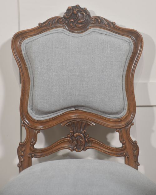 PAIR OF CARVED WALNUT LOUIS XV STYLE SIDE CHAIRS - ADDITIONAL PHOTO 7