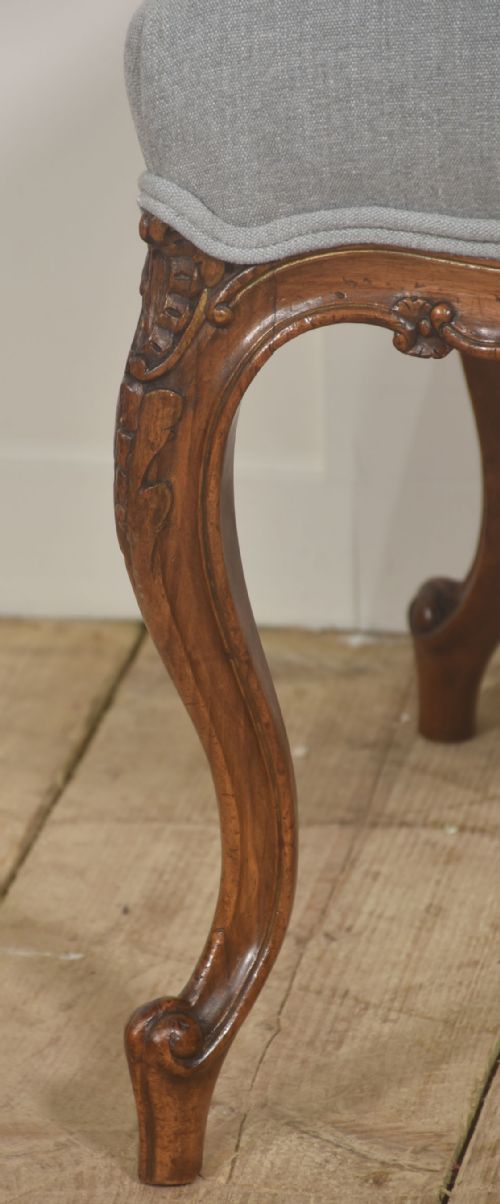 PAIR OF CARVED WALNUT LOUIS XV STYLE SIDE CHAIRS - ADDITIONAL PHOTO 8