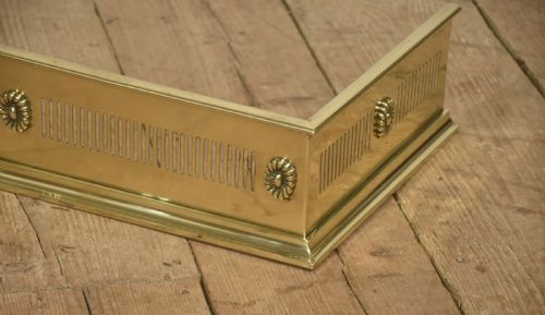 ROSETTE MOUNTED POLISHED BRASS FIRE FENDER - ADDITIONAL PHOTO 5