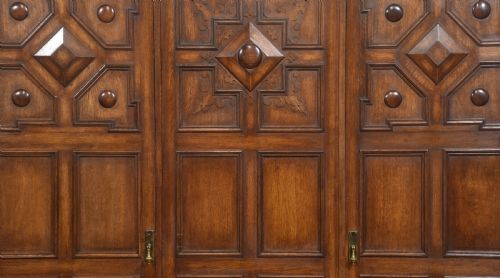 JACOBEAN REVIVAL CARVED OAK TRIPLEDOOR WARDROBE - ADDITIONAL PHOTO 2