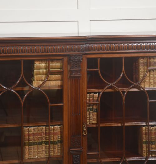 GEORGIAN STYLE MAHOGANY BREAKFRONT GLAZED BOOKCASE - ADDITIONAL PHOTO 2