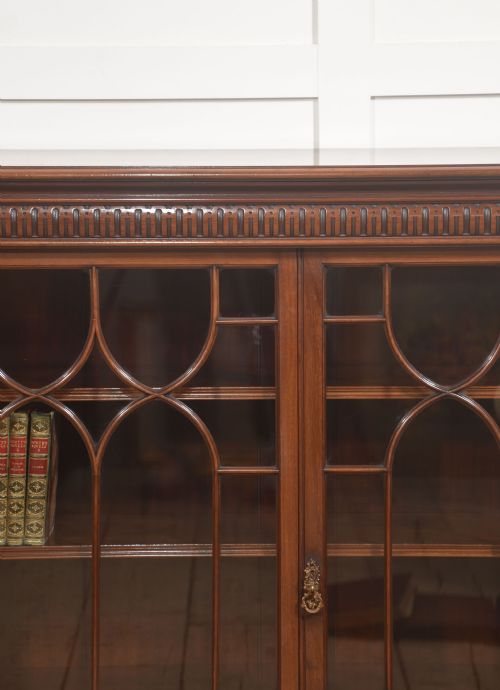 GEORGIAN STYLE MAHOGANY BREAKFRONT GLAZED BOOKCASE - ADDITIONAL PHOTO 4
