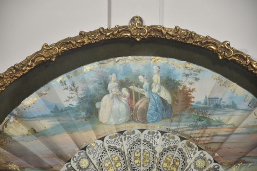 FRAMED DECORATIVE FOLDING FAN WITH ROCOCO PASTORAL SCENE - ADDITIONAL PHOTO 4