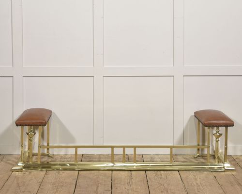 brass and leather club fender with upholstered end seats - CATEGORY: ANTIQUE FIREPLACES - DATED 1910