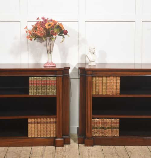 PAIR OF LOW MAHOGANY OPEN BOOKCASES - ADDITIONAL PHOTO 2