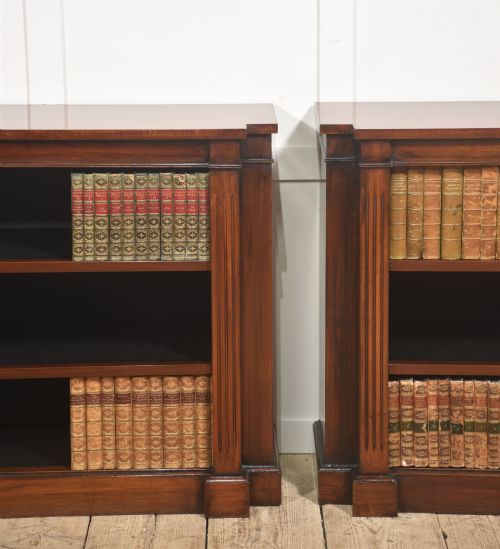 PAIR OF LOW MAHOGANY OPEN BOOKCASES - ADDITIONAL PHOTO 3