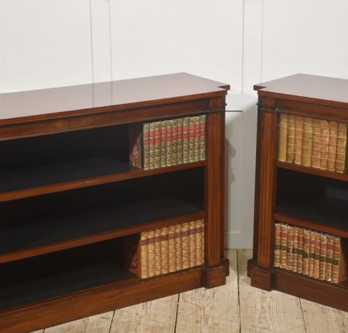 PAIR OF LOW MAHOGANY OPEN BOOKCASES - ADDITIONAL PHOTO 8