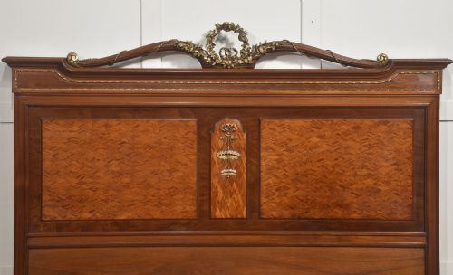 FINE LOUIS XVI STYLE MAHOGANY AND PARQUETRY DOUBLE BED - ADDITIONAL PHOTO 1