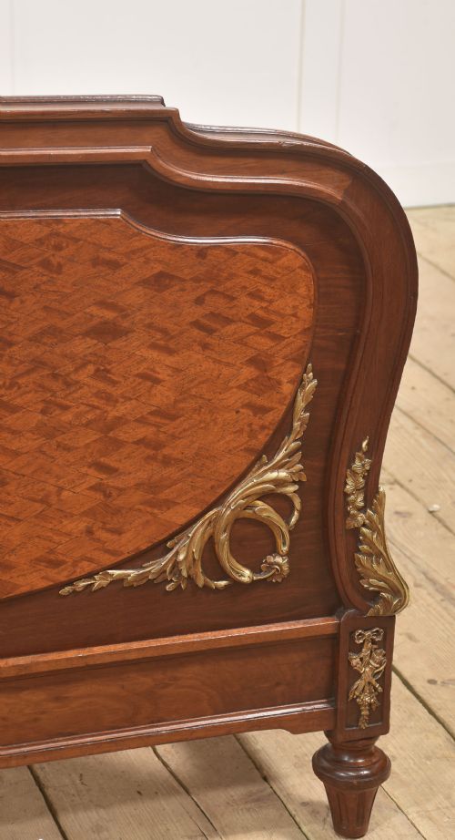 FINE LOUIS XVI STYLE MAHOGANY AND PARQUETRY DOUBLE BED - ADDITIONAL PHOTO 4