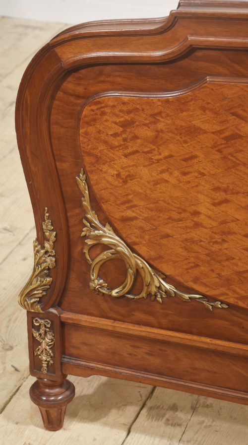FINE LOUIS XVI STYLE MAHOGANY AND PARQUETRY DOUBLE BED - ADDITIONAL PHOTO 6