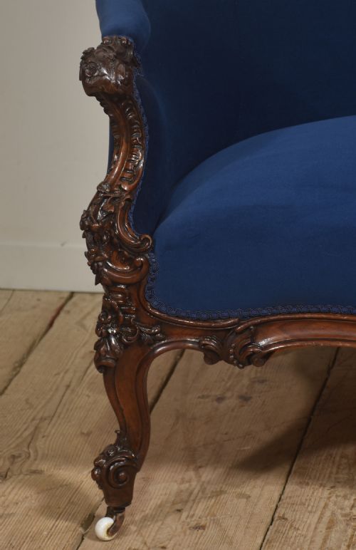 19TH CENTURY CARVED WALNUT SETTEE - ADDITIONAL PHOTO 6