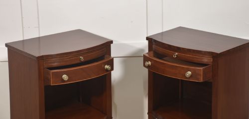 PAIR OF MAHOGANY BEDSIDE CABINETS - ADDITIONAL PHOTO 4