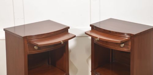 PAIR OF MAHOGANY BEDSIDE CABINETS - ADDITIONAL PHOTO 6