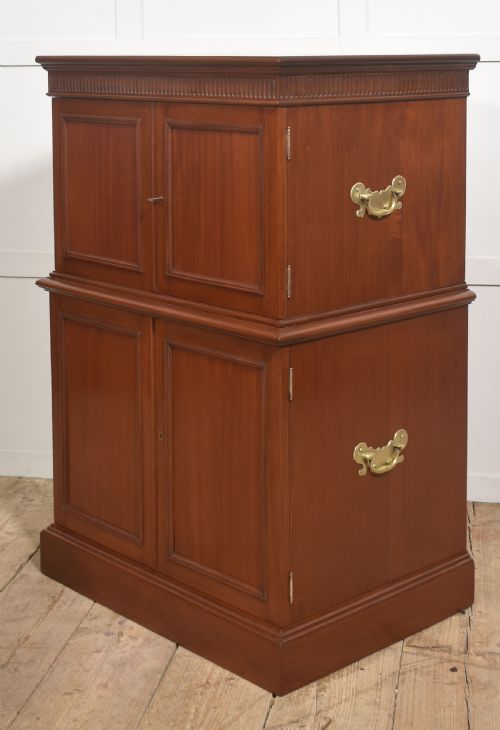 MAHOGANY COLLECTORS CABINET - ADDITIONAL PHOTO 3