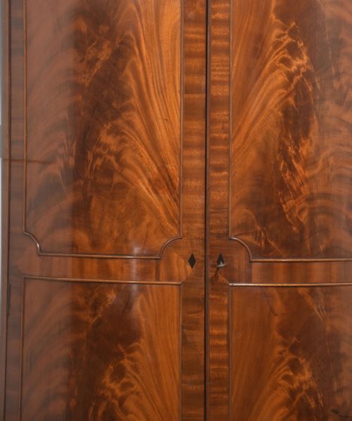 EARLY 20TH CENTURY FIGURED MAHOGANY BOWFRONT CORNER WARDROBE - ADDITIONAL PHOTO 1