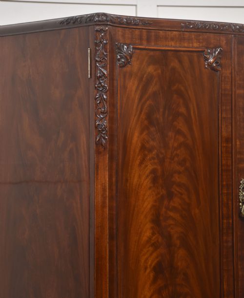 FIGURED MAHOGANY TALLBOY LINEN PRESS WITH CARVED DETAIL - ADDITIONAL PHOTO 4