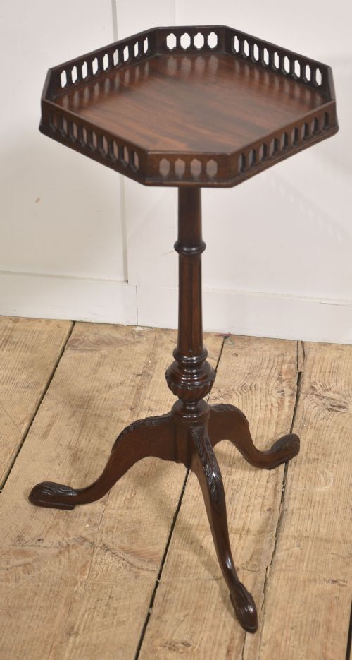 MAHOGANY OCCASIONAL WINE TABLE