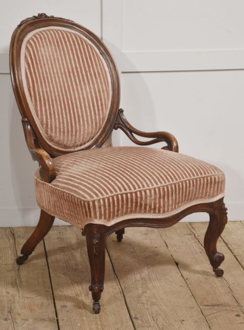 WALNUT OVAL BACK OPEN ARMCHAIR
