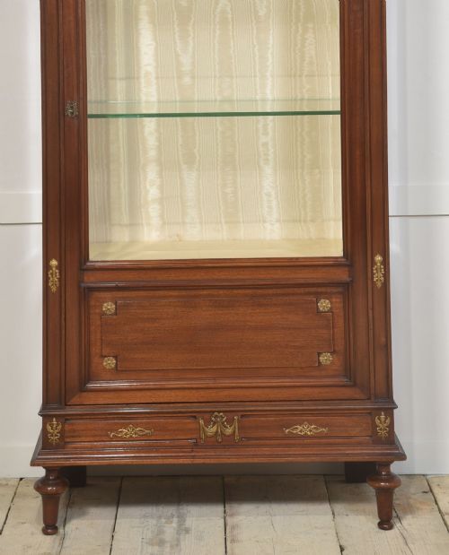 LOUIS XVI STYLE MAHOGANY VITRINE DISPLAY CABINET - ADDITIONAL PHOTO 2