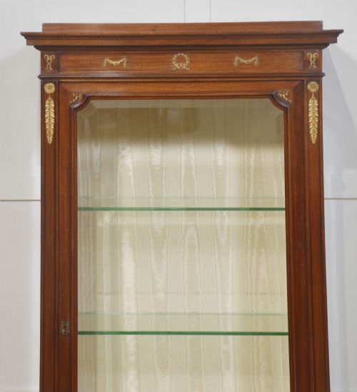 LOUIS XVI STYLE MAHOGANY VITRINE DISPLAY CABINET - ADDITIONAL PHOTO 9