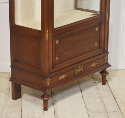 LOUIS XVI STYLE MAHOGANY VITRINE DISPLAY CABINET - ADDITIONAL PHOTO 10