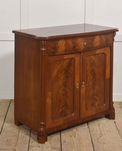 FINE 19TH CENTURY FLAME MAHOGANY CABINET - ADDITIONAL PHOTO 4