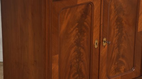 FINE 19TH CENTURY FLAME MAHOGANY CABINET - ADDITIONAL PHOTO 5