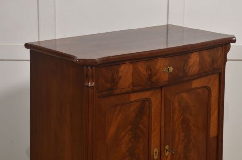 FINE 19TH CENTURY FLAME MAHOGANY CABINET - ADDITIONAL PHOTO 7
