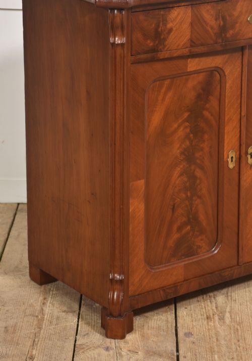 FINE 19TH CENTURY FLAME MAHOGANY CABINET - ADDITIONAL PHOTO 8