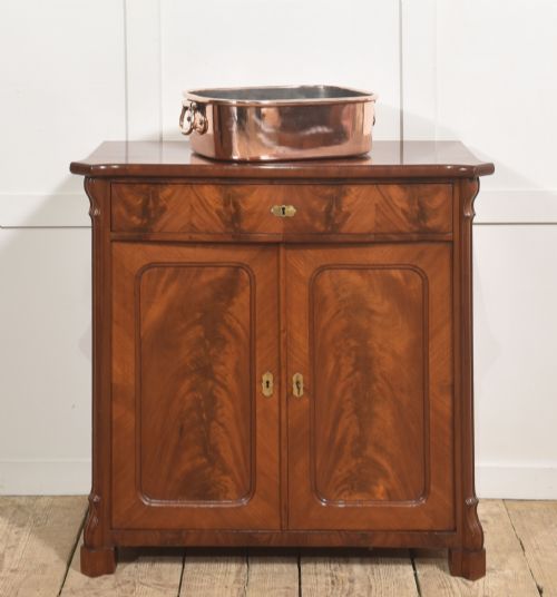 fig 1. A deep rectangular antique copper fish kettle featuring heavy riveted brass drop handles and a tin-lined interior.