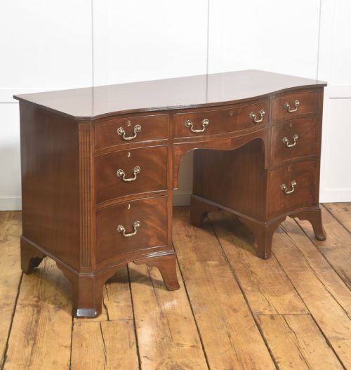 SERPENTINEFRONTED MAHOGANY DRESSING TABLE - ADDITIONAL PHOTO 5