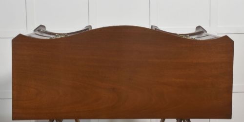 SERPENTINEFRONTED MAHOGANY DRESSING TABLE - ADDITIONAL PHOTO 9