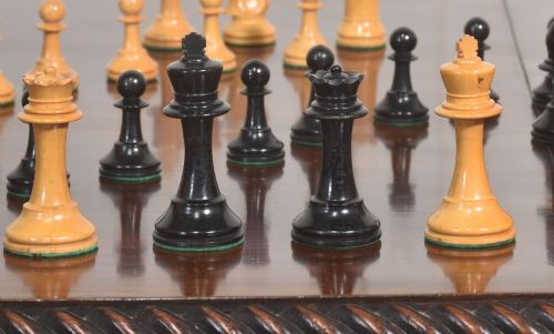 LATE 19TH CENTURY BOXWOOD AND EBONISED STAUNTON CHESS SET - ADDITIONAL PHOTO 8