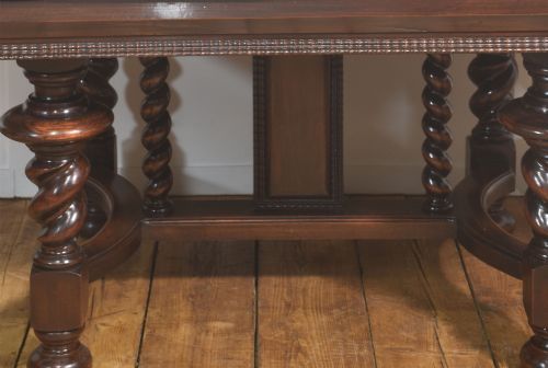 LARGE 19TH CENTURY PORTUGUESE ROSEWOOD EXTENDING DINING TABLE - ADDITIONAL PHOTO 9