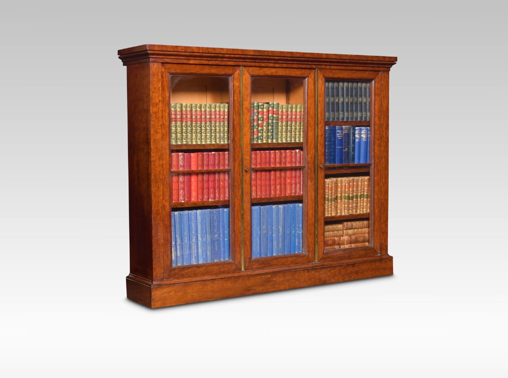Georgian figured mahogany dwarf bookcase