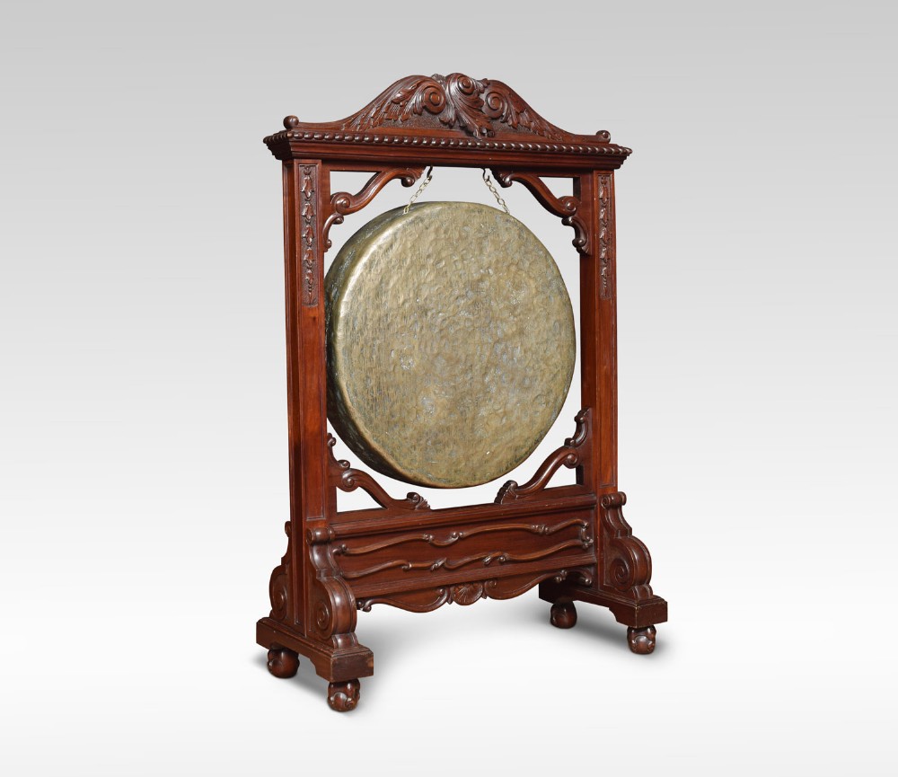 Early 20th century mahogany framed dinner gong